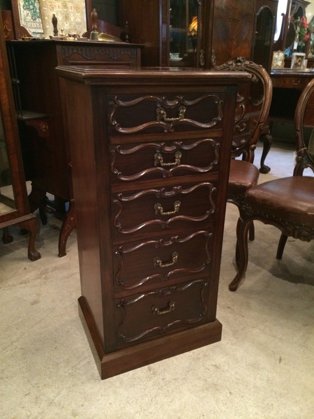 https://www.crair-antiques.com/info/images/Chest140606a_01.JPG