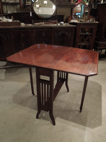 https://www.crair-antiques.com/info/images/table141221_01.JPG