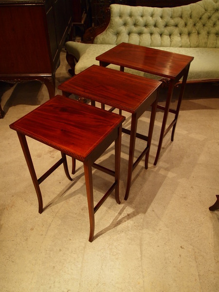 https://www.crair-antiques.com/info/images/table150207_02.JPG